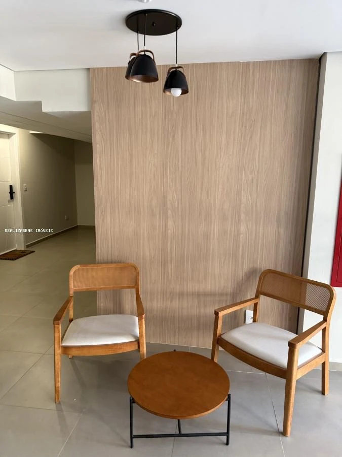 Furnished 2-bedroom apartment with balcony — photo 35
