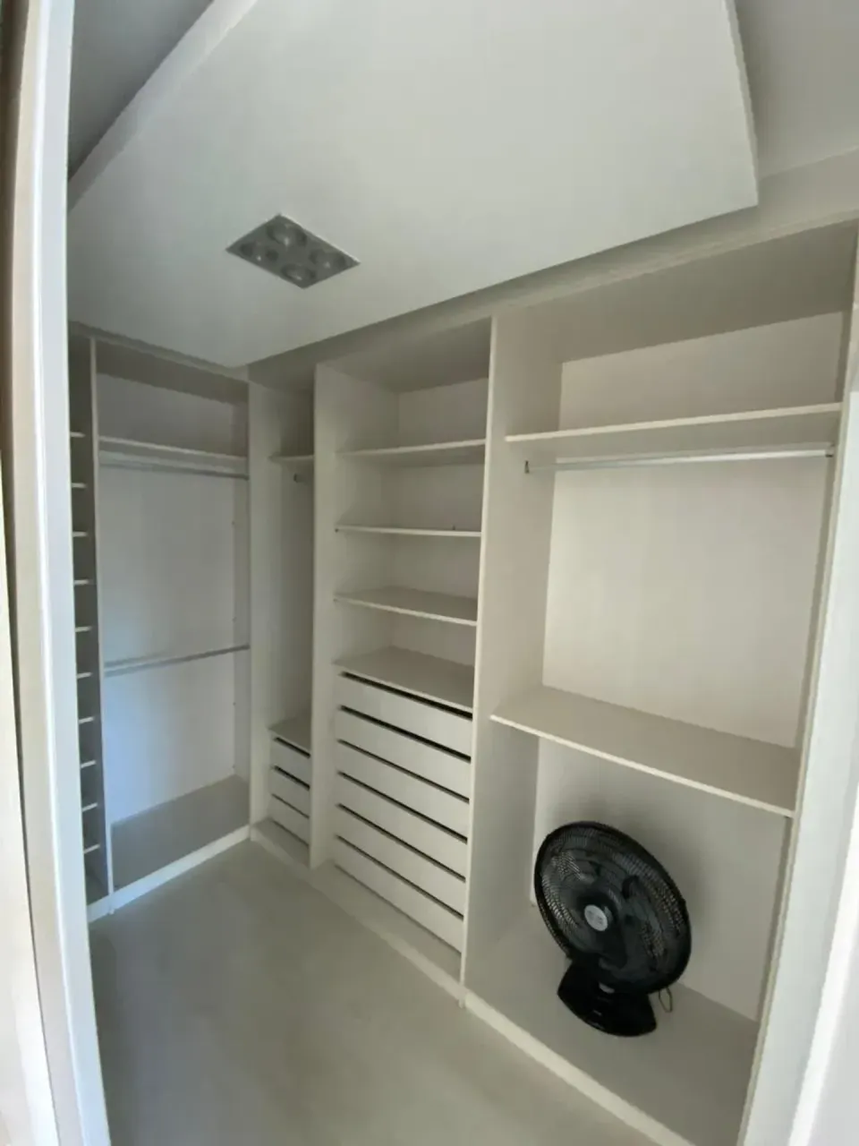 Unfurnished house with 5 bedrooms and 5 bathrooms — photo 8