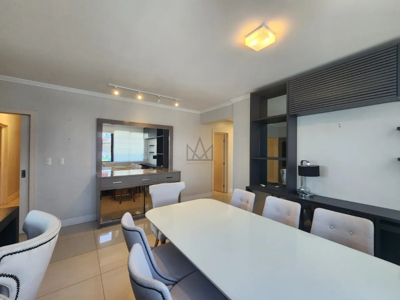 4-bedroom apartment in a building with a gym — photo 13