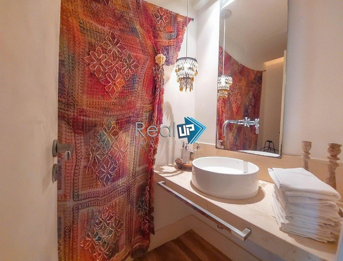 429 m² apartment with 5 bedrooms and 3 parking spots — photo 33