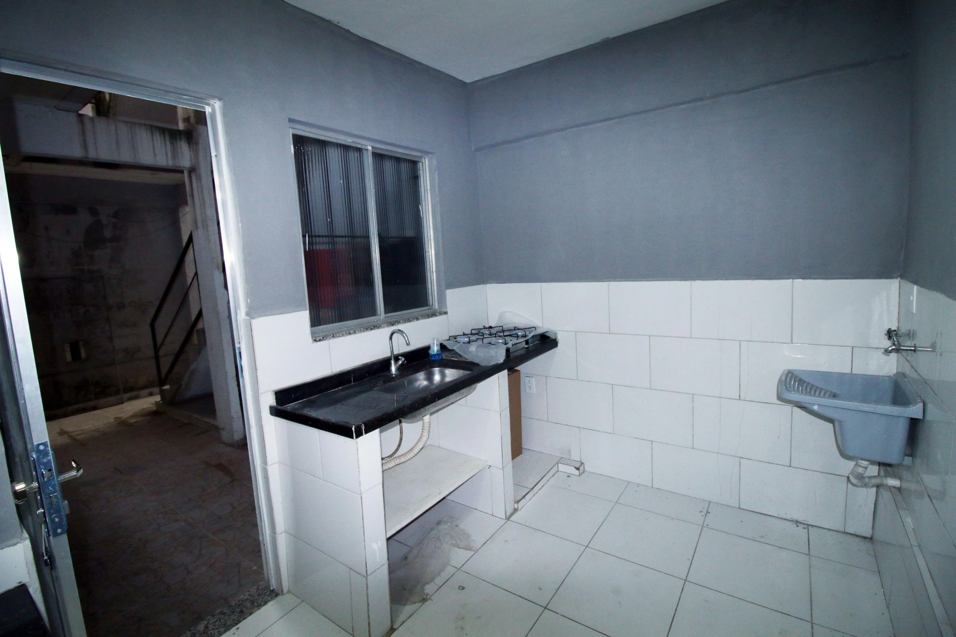 Unfurnished studio with 1 bedroom and a gas stove — photo 4
