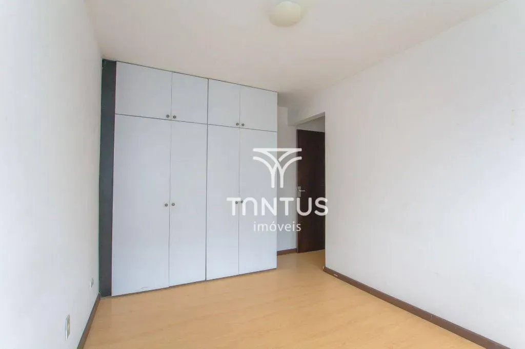 Wood or laminate floors in a 2-bedroom apartment, 66 m² — photo 29