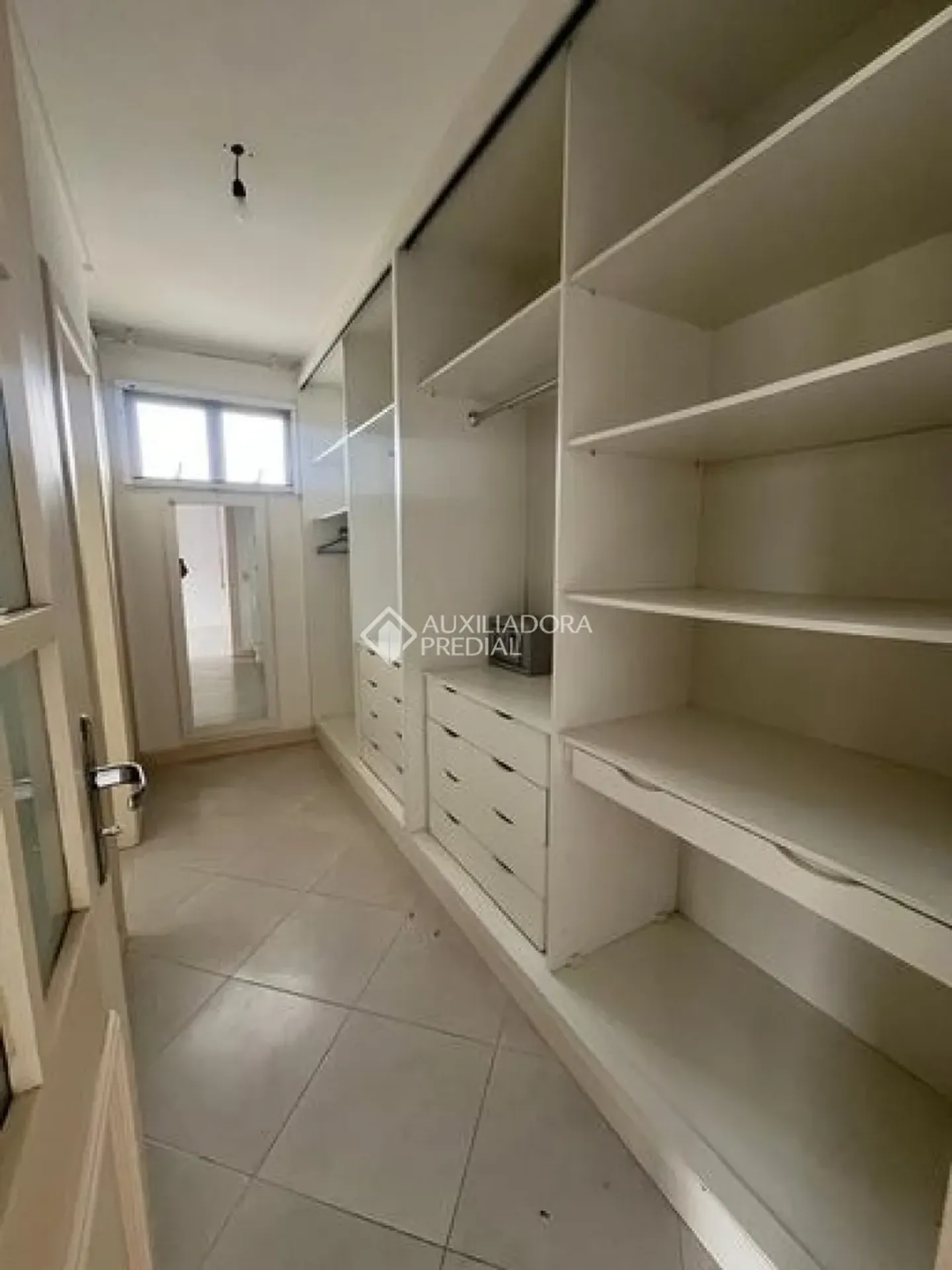 Casa para locação com 5 dormitórios e jardim privativo — photo 3