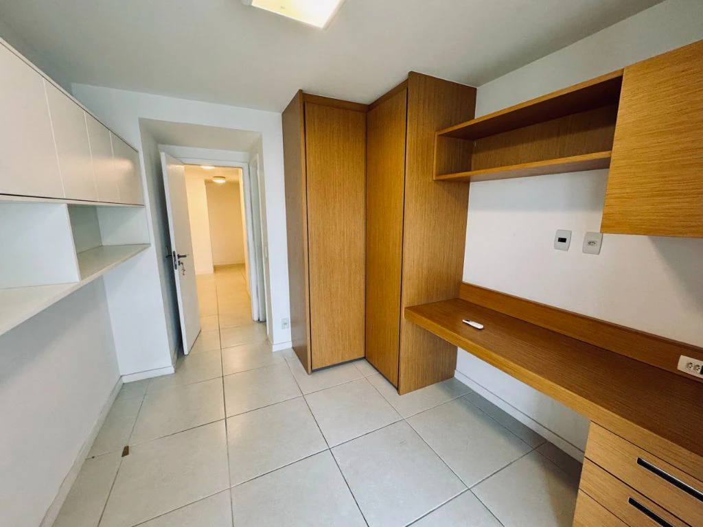 Furnished 3-bedroom apartment with an outdoor pool — photo 26