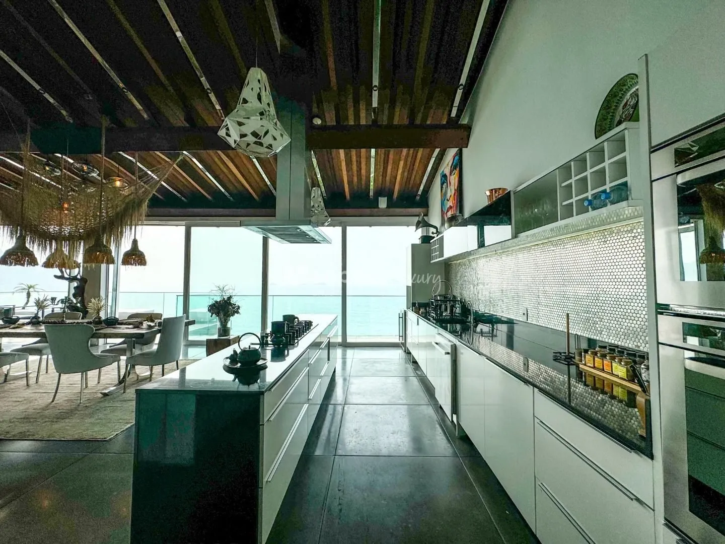 House with 5 en-suite bedrooms, 8 baths and 3 parking — photo 23