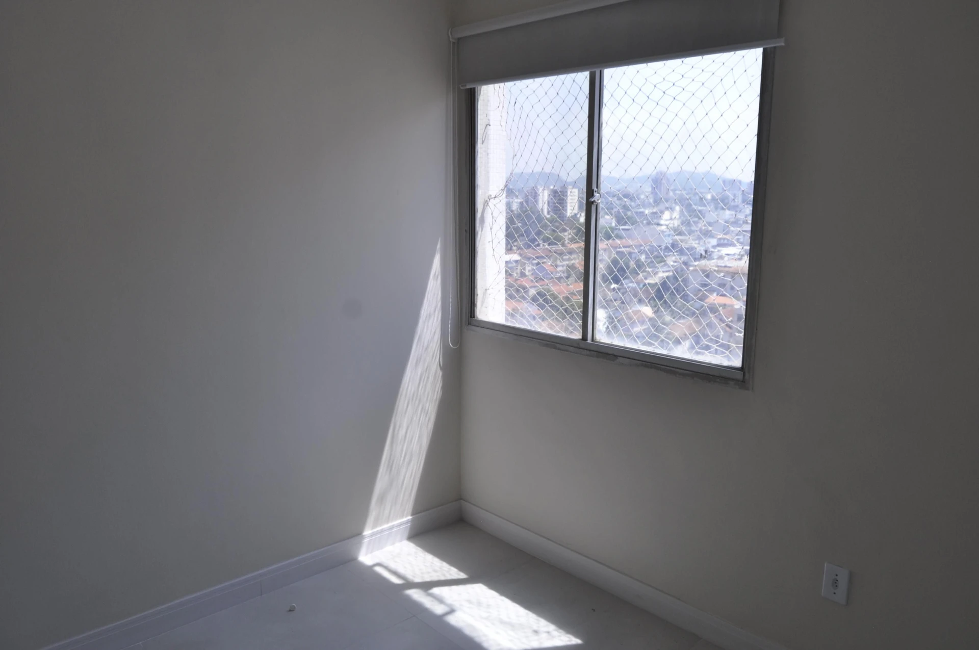 Glass-enclosed balcony in a 3-bedroom apartment, 65 m² — photo 21