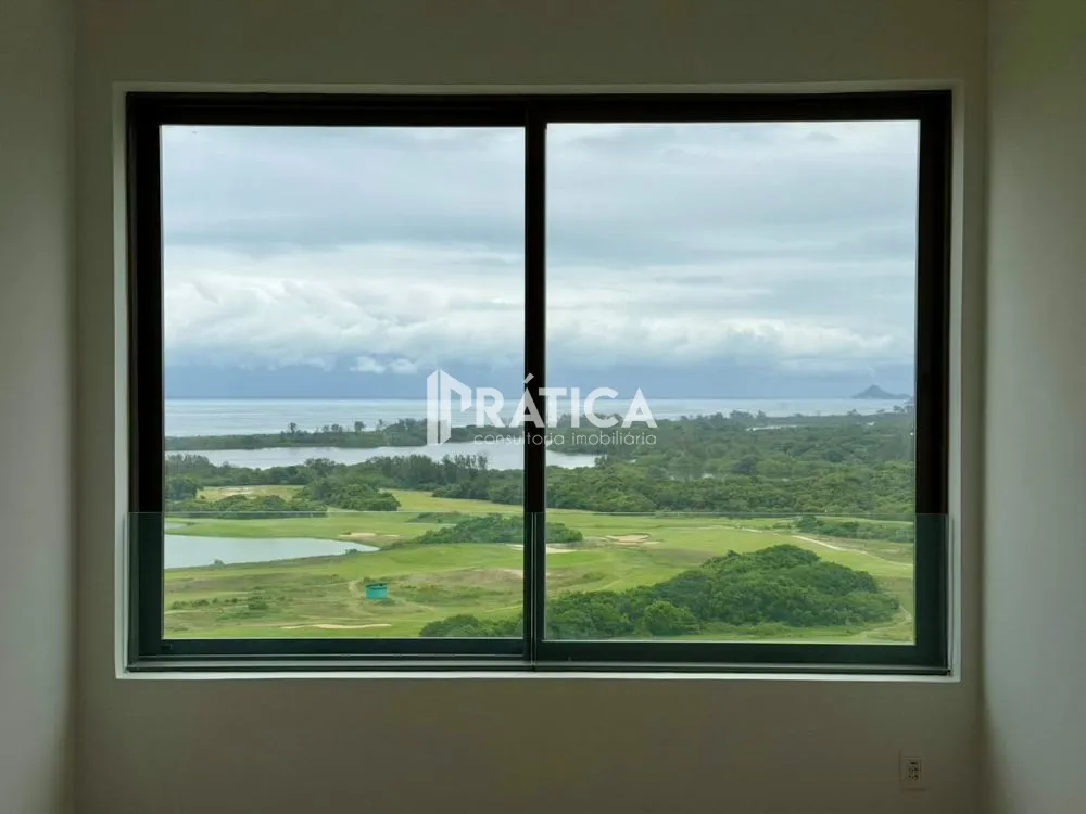 4-bedroom apartment in a building with an indoor pool — photo 21
