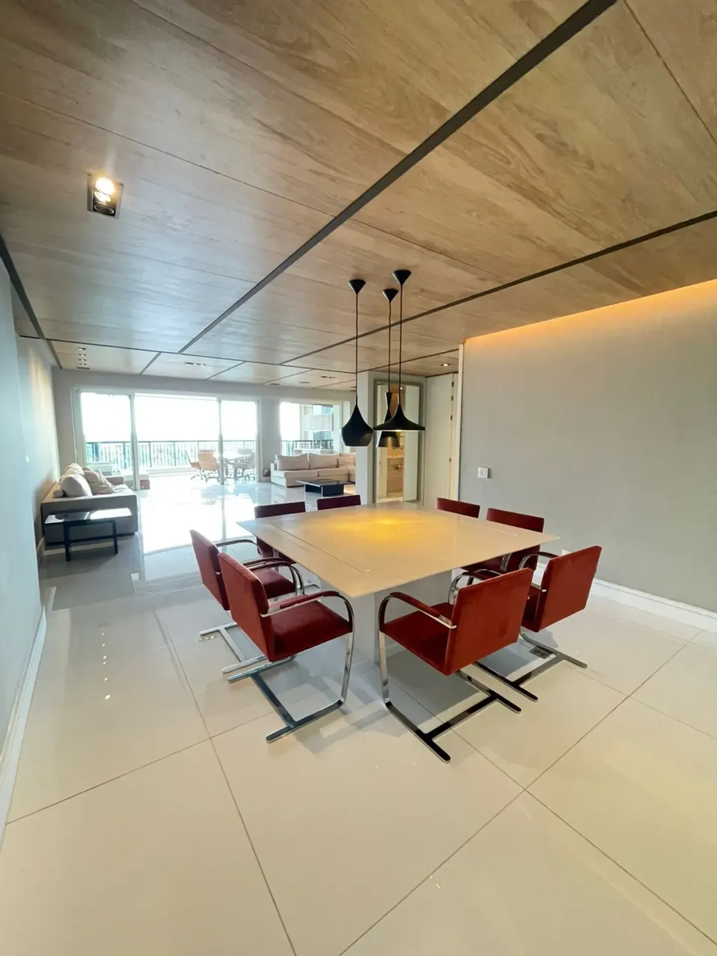 Furnished 3-bedroom apartment with glassed balcony — photo 5
