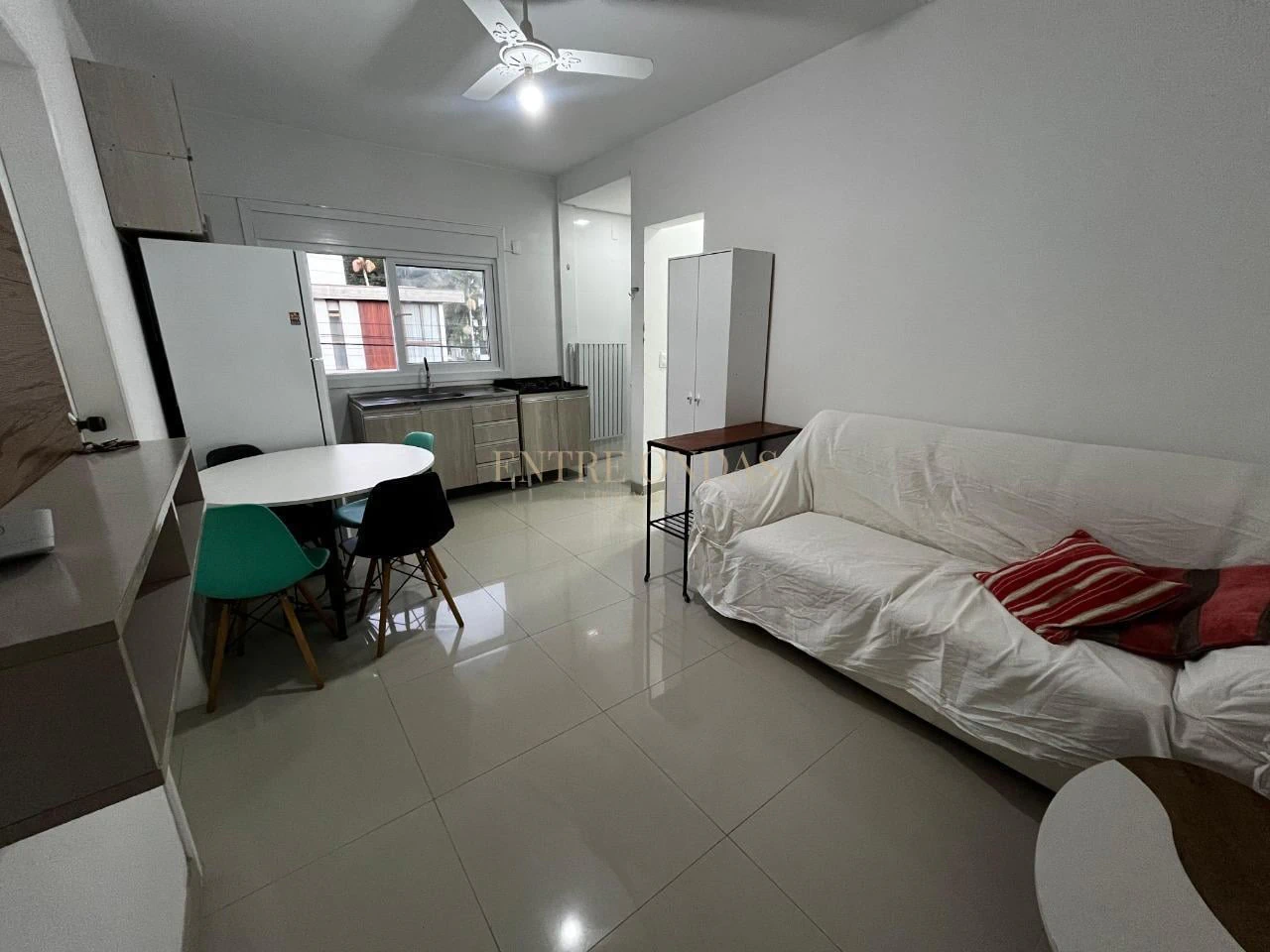 Furnished 2-bedroom apartment with 3 bathrooms — photo 4