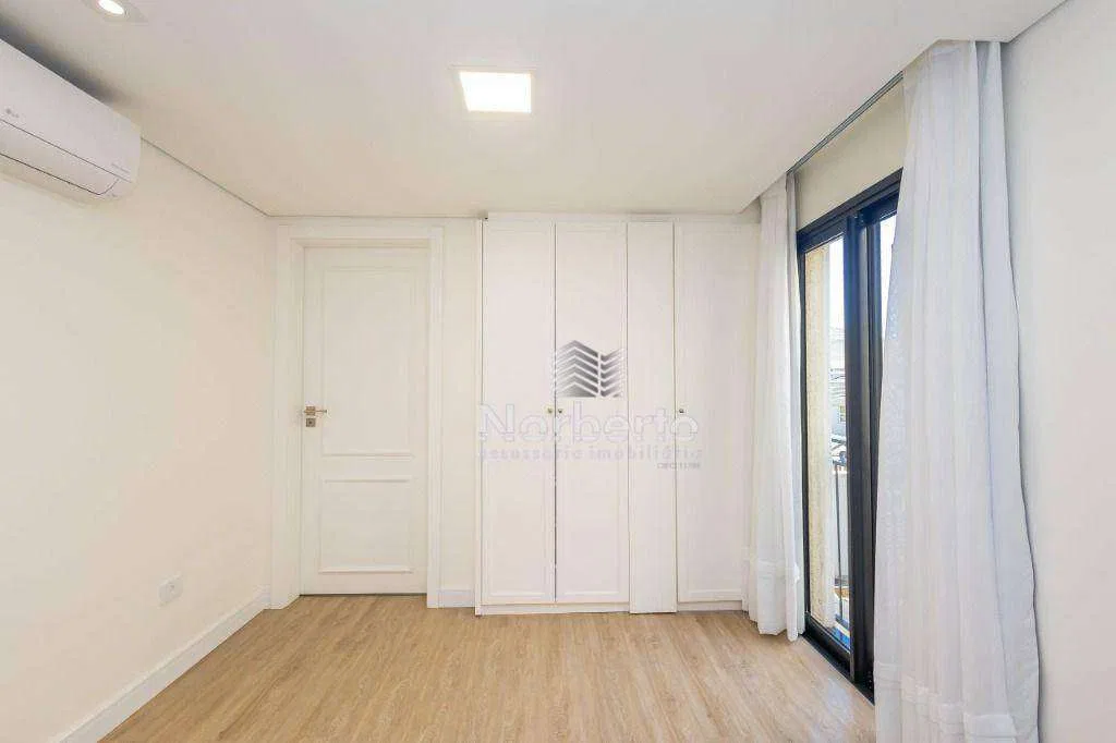 3-bedroom house with a bathtub in Curitiba — photo 25