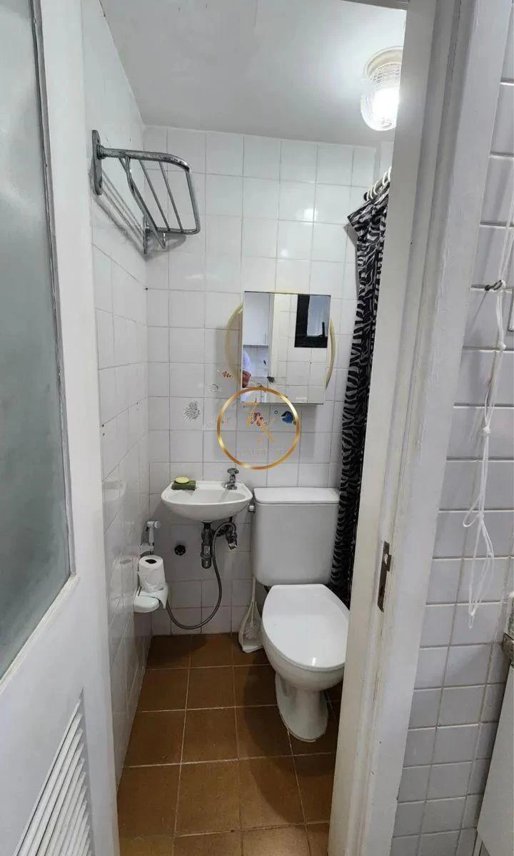 Unfurnished apartment with 4 bedrooms and closed kitchen — photo 2