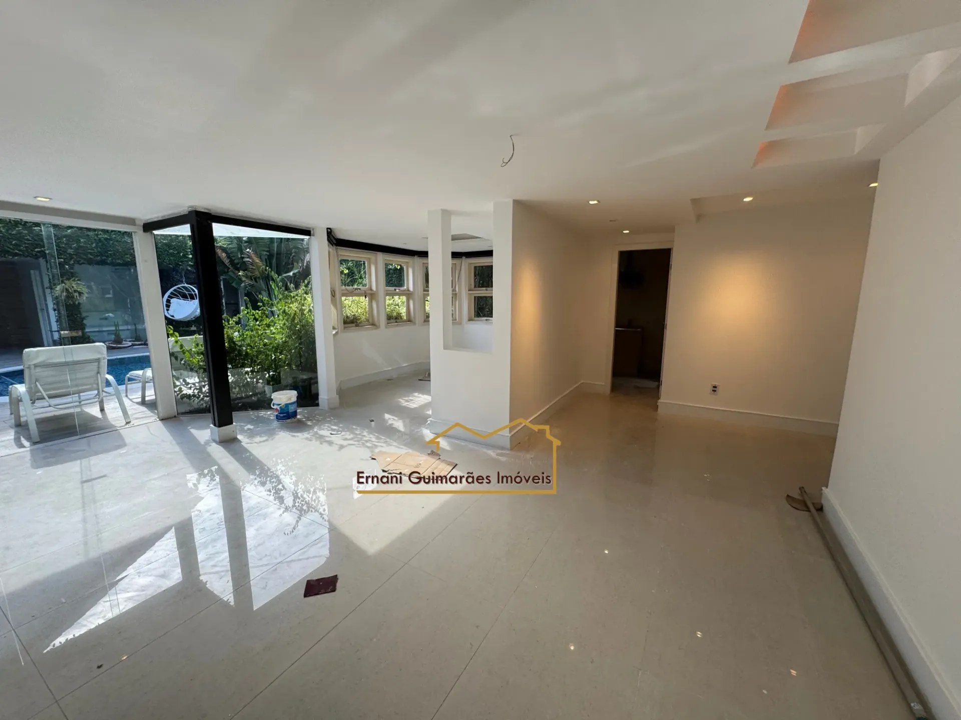 House with an open-plan kitchen and 4 bedrooms — photo 24