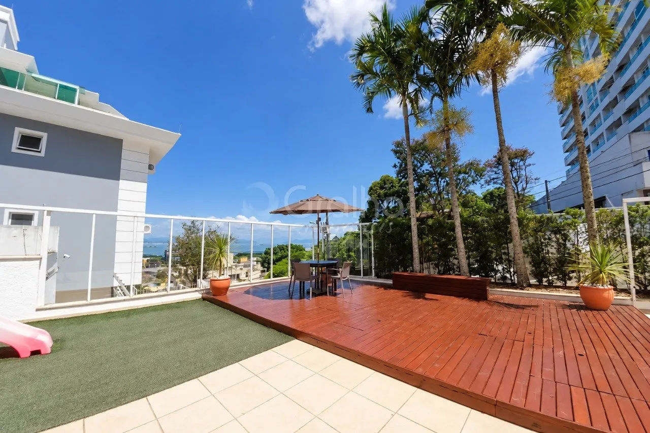 3-bedroom apartment with a bathtub in Florianópolis — photo 16