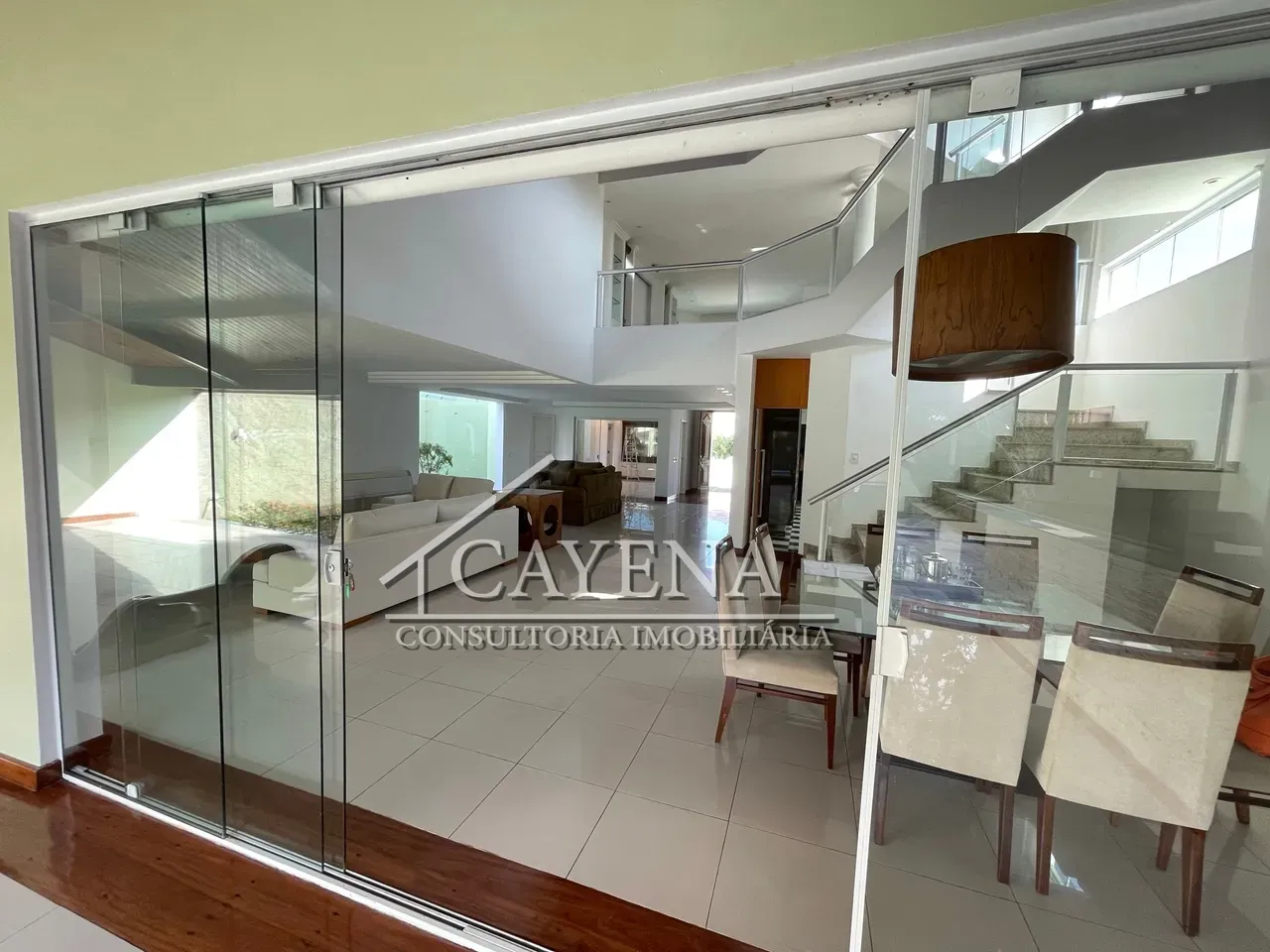 4 quartos e banheira: casa de 650 m² — photo 24