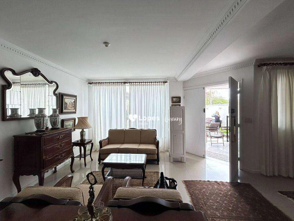 Casa mobiliada 583 m² com 5 quartos e 6 banheiros — photo 16