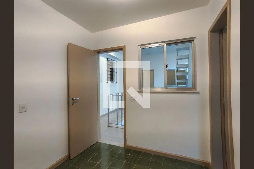 Rental house with 5 bedrooms and a balcony — photo 39