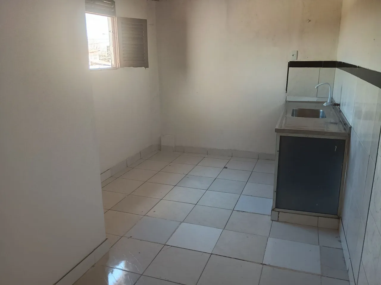 Unfurnished house with 2 bedrooms and 1 bathroom — photo 2