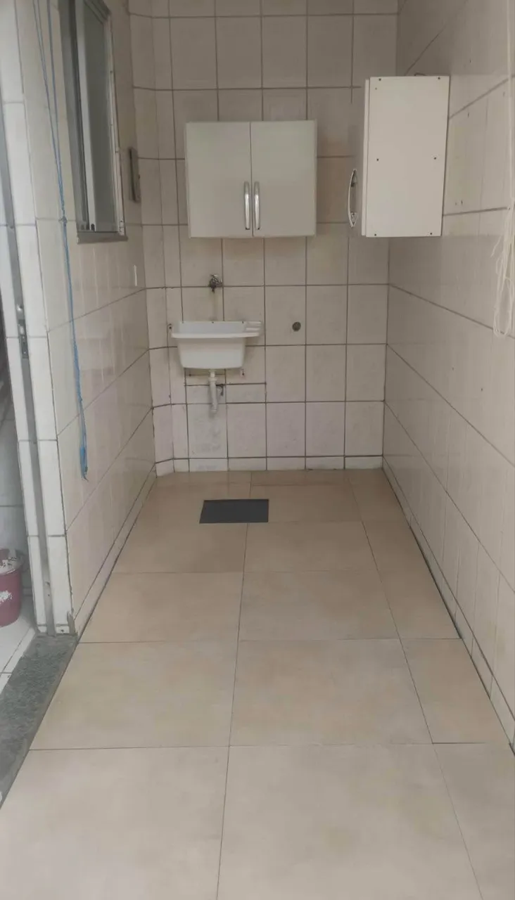 Casa com 2 quartos e 1 banheiro, cozinha com armários — photo 12