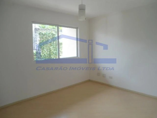 Balcony with a grill in a 3-bedroom apartment, 160 m² — photo 12