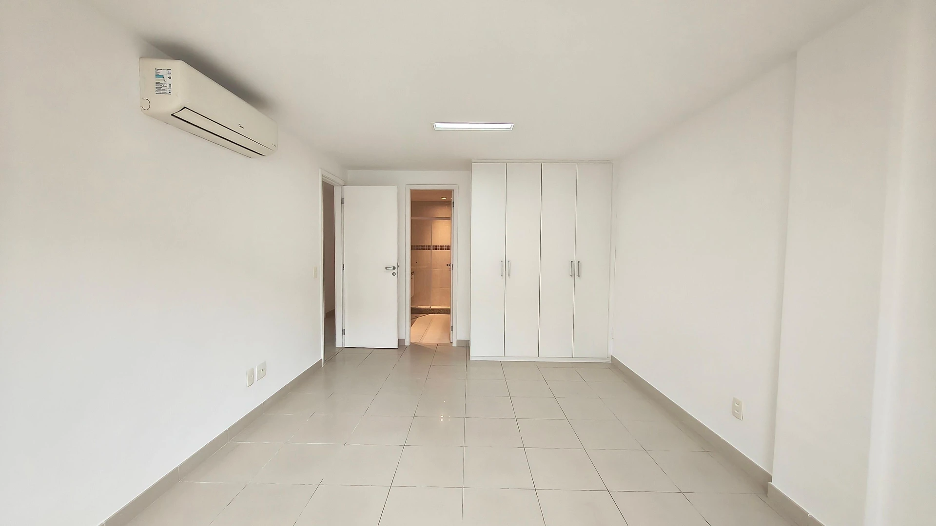 5-bedroom apartment with a washing machine in Rio de Janeiro — photo 31