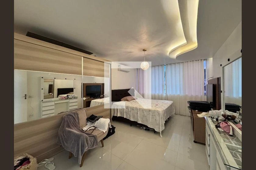 House with 5 bedrooms and a private garden — photo 34