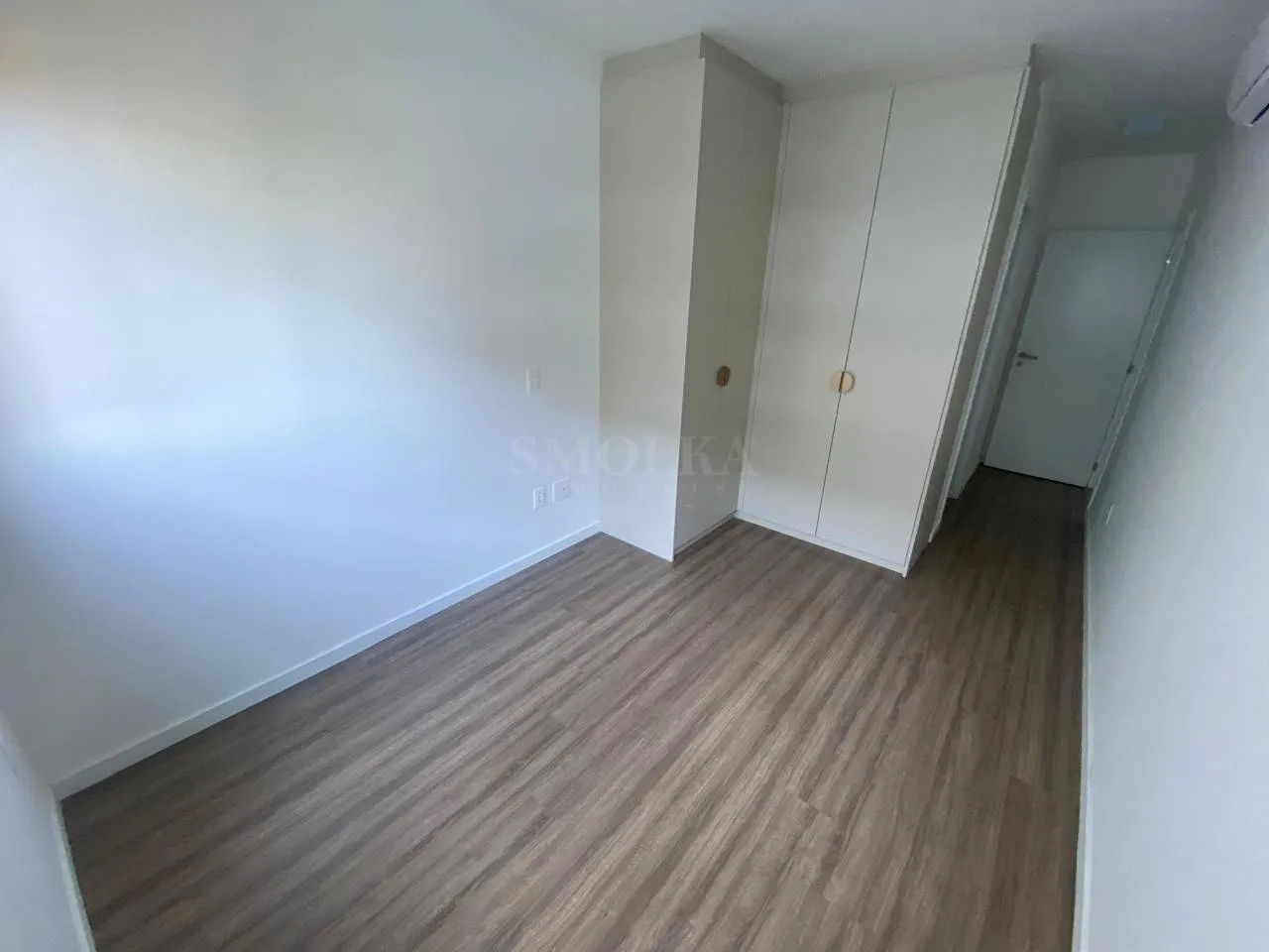 3-bedroom apartment with a grill on the balcony — photo 40