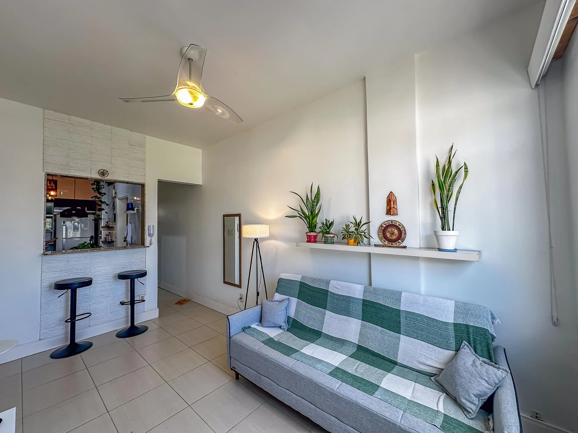 Furnished 1-bedroom apartment with an open kitchen — photo 40