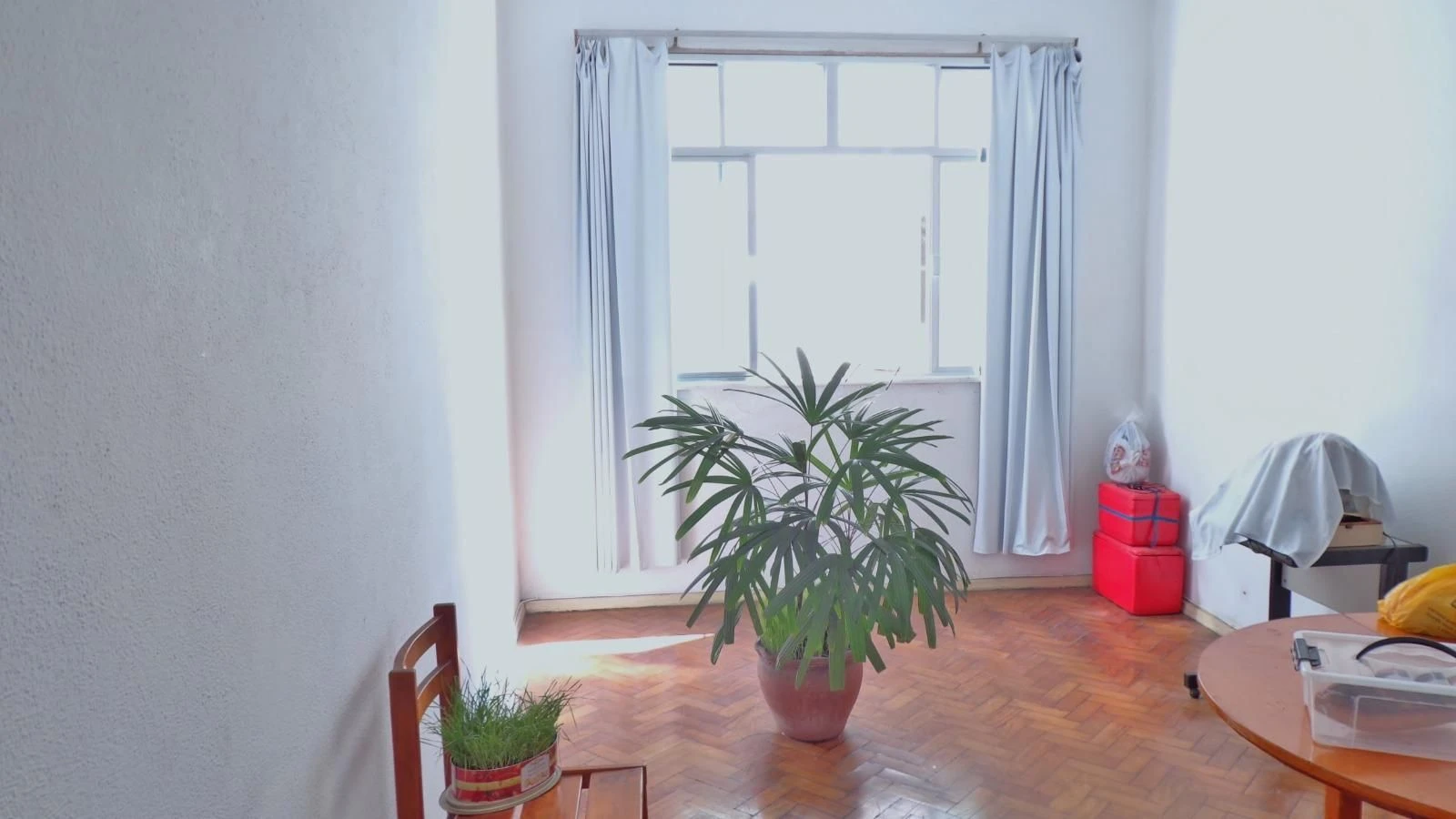 Apartamento mobiliado com 2 quartos, 1 banheiro e fogão a gás