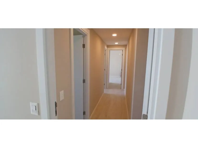 Unfurnished 3-bedroom apartment with 5 bathrooms — photo 9