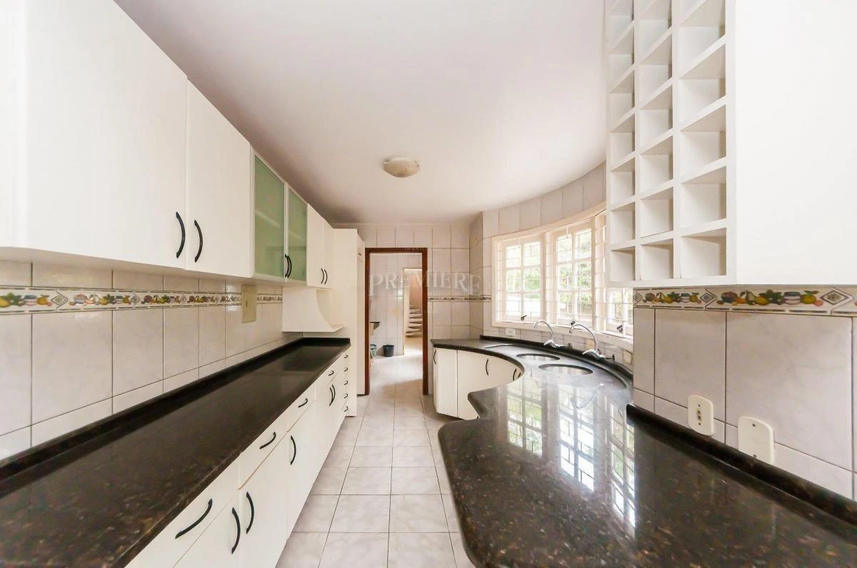 Casa de 5 quartos com janelas do piso ao teto, Augusta