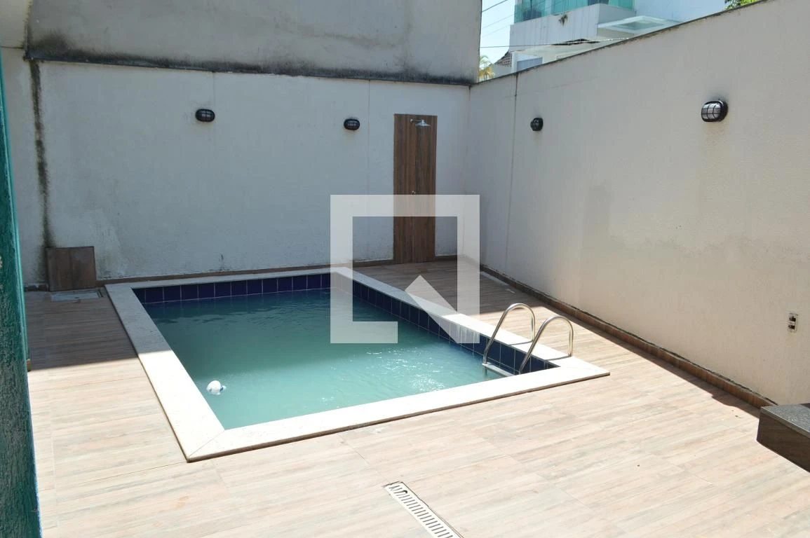Casa de 3 quartos com janelas do piso ao teto — photo 13