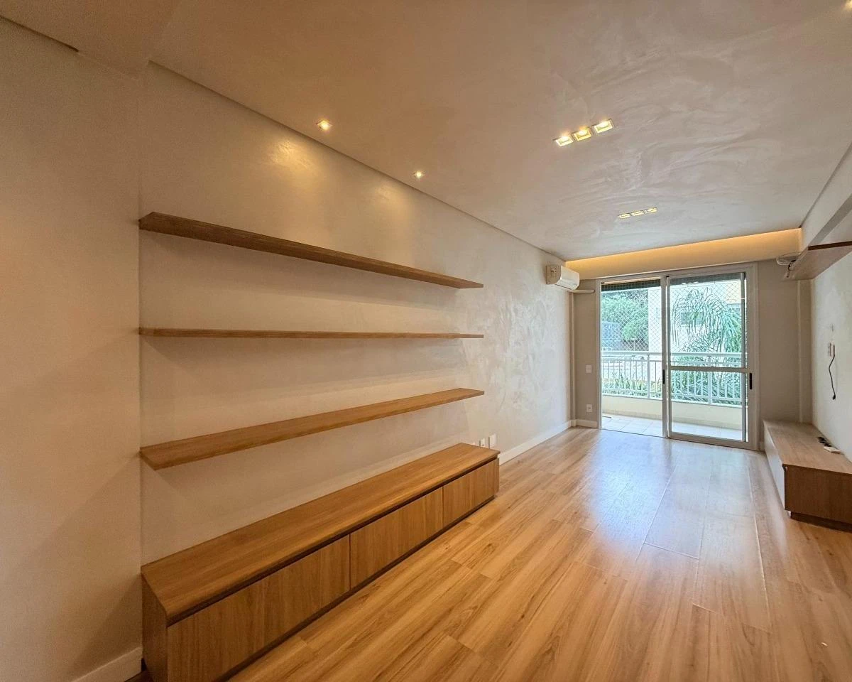 3-bedroom apartment with a grill on the balcony