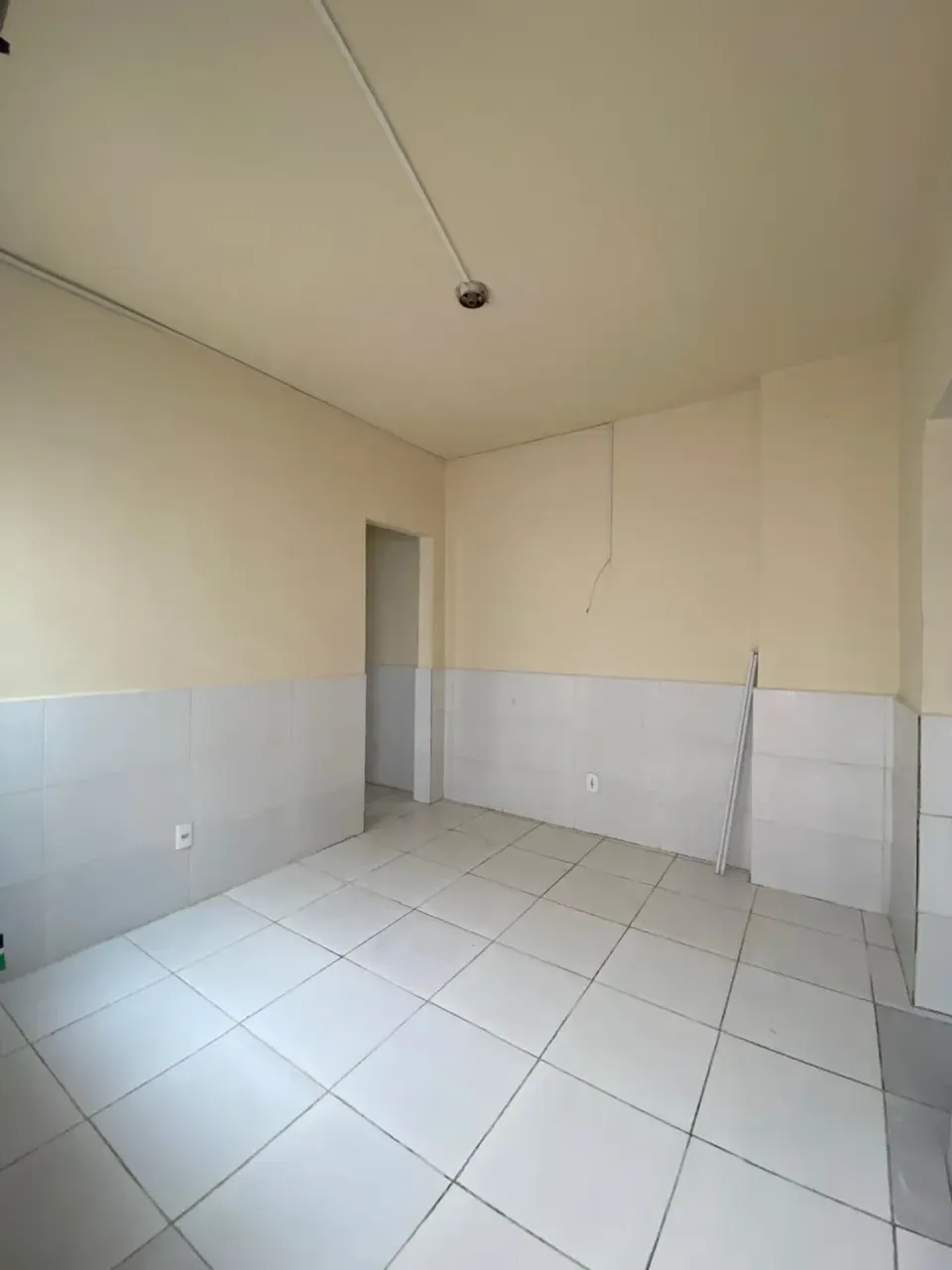 Unfurnished house with 2 bedrooms and fitted kitchen — photo 8