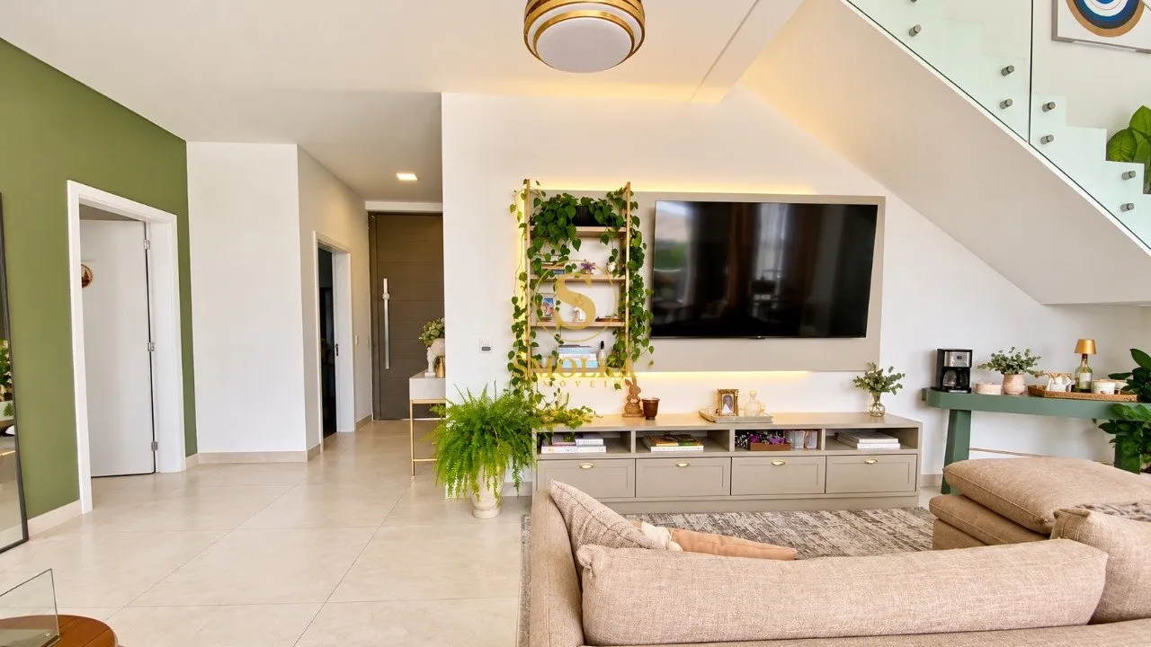 5-bedroom house with floor-to-ceiling windows — photo 15