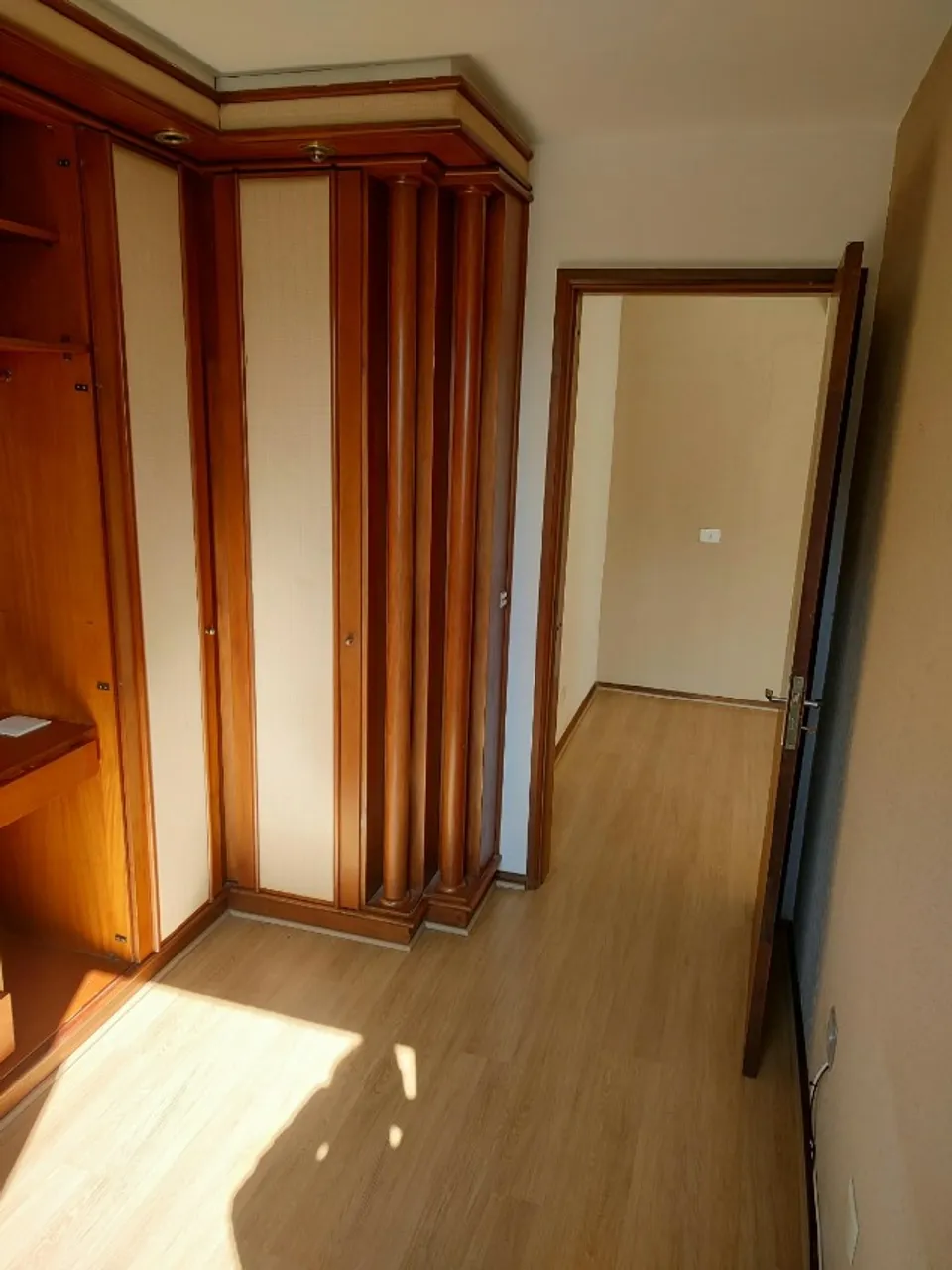 Дерев'яна підлога або ламінат та 1 спальня: квартира 35 м² — photo 3