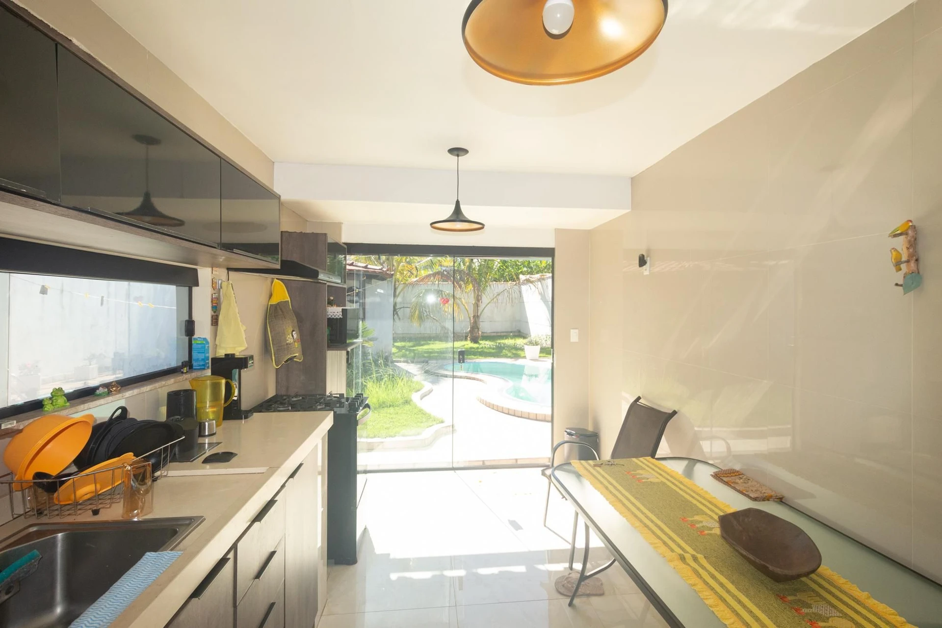 Casa mobiliada com 2 quartos e cozinha integrada — photo 9
