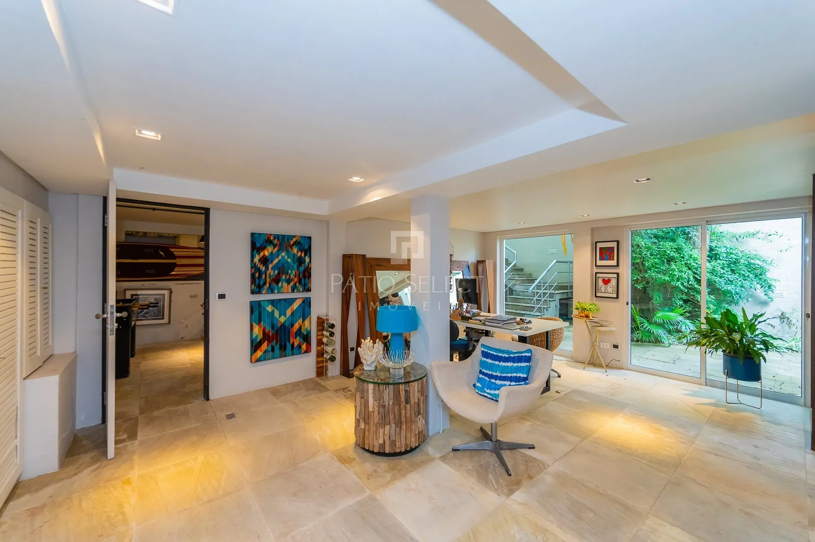 Floor-to-ceiling windows in a 6-bedroom house, 763 m² — photo 45