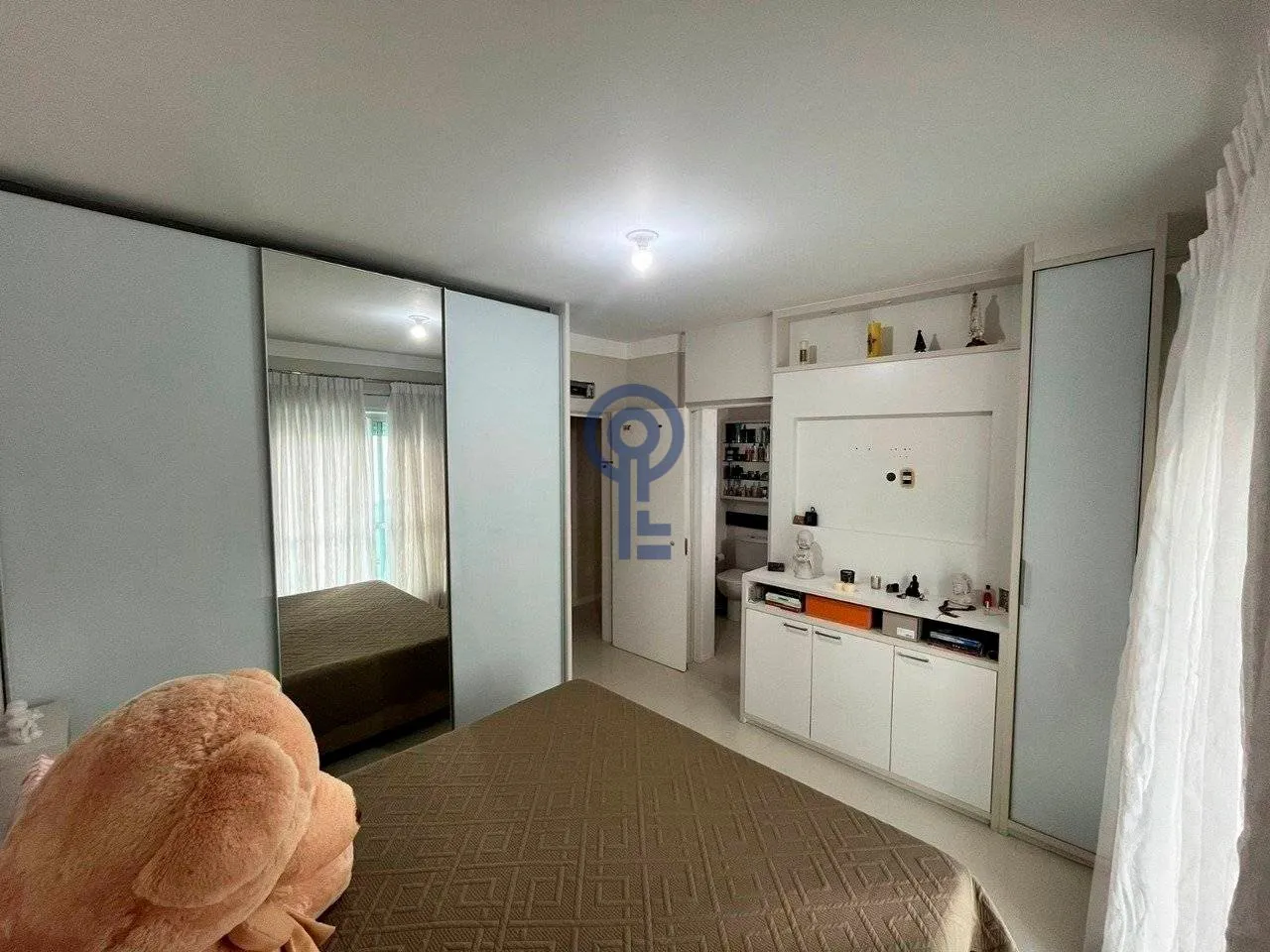 Furnished 4-bedroom apartment with 1 en-suite bath — photo 26