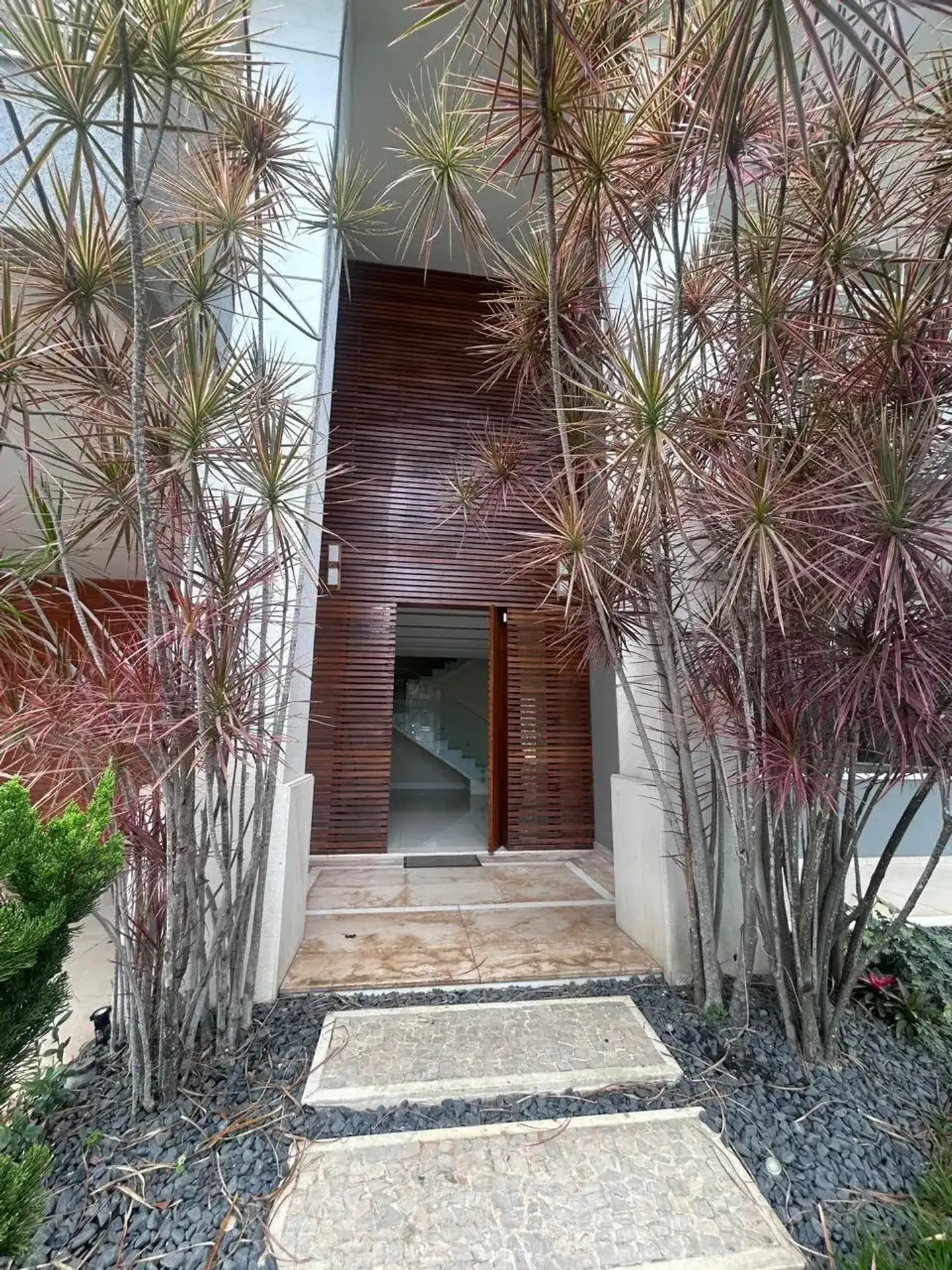 5-bedroom house with a walk-in closet in Rio de Janeiro — photo 36