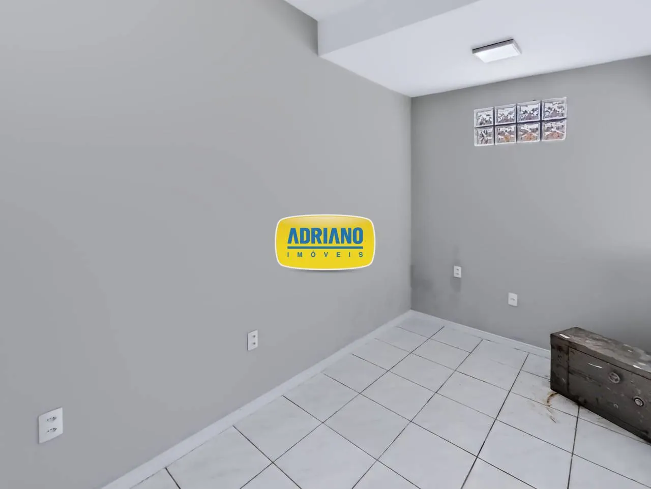 House with 5 bedrooms and a closed-off kitchen — photo 42