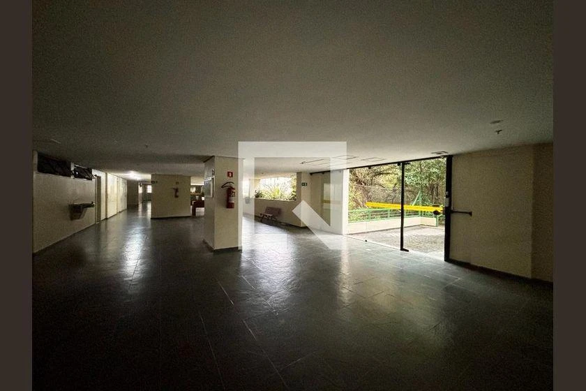 Renovated 2-bedroom apartment with city view, 85 m² — photo 36
