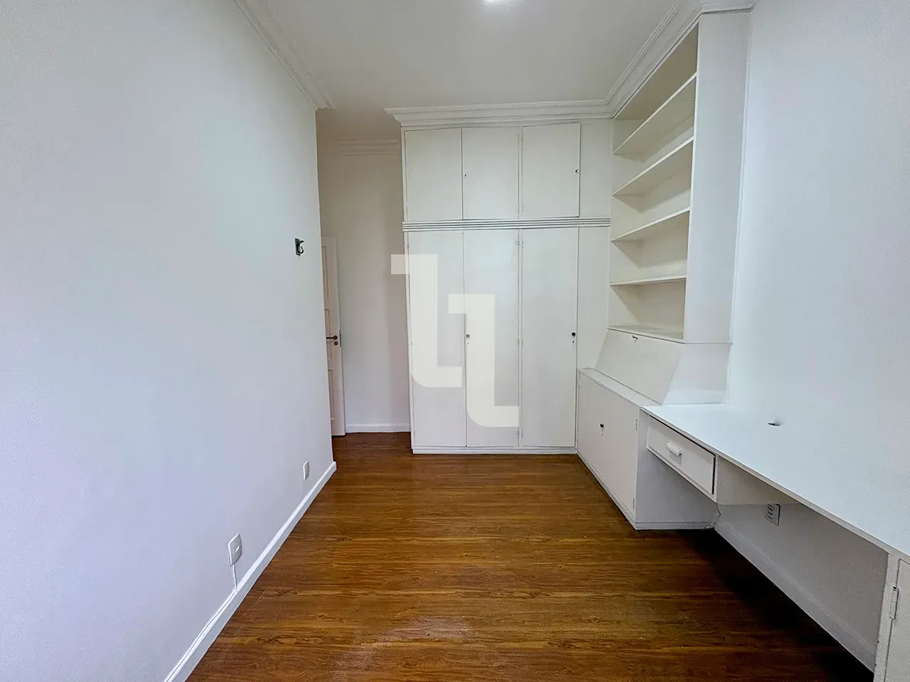 Home office in a 2-bedroom apartment, 85 m² — photo 5