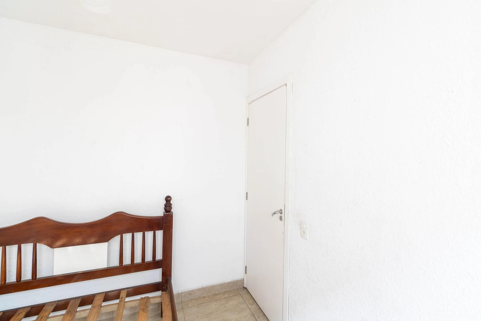 Квартира з 2 спальнями і 1 ванною — photo 33