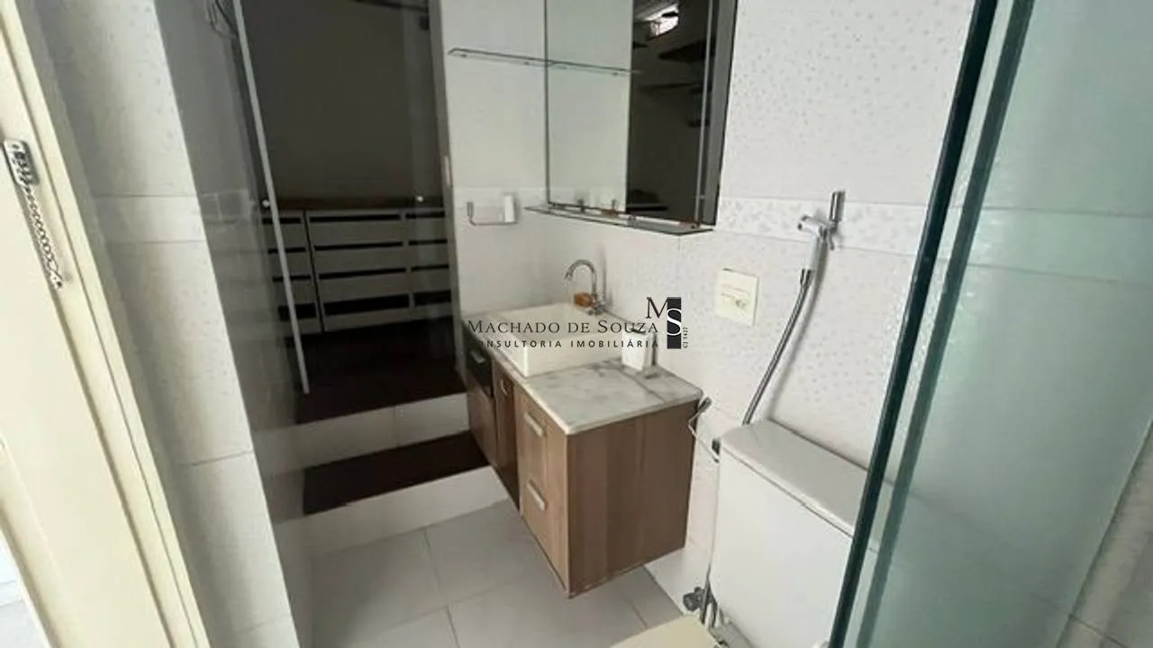 Walk-in closet in a 2-bedroom apartment, 75 m² — photo 7
