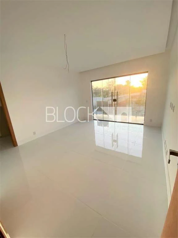 335 m² unfurnished house with 3 en-suite bedrooms — photo 17