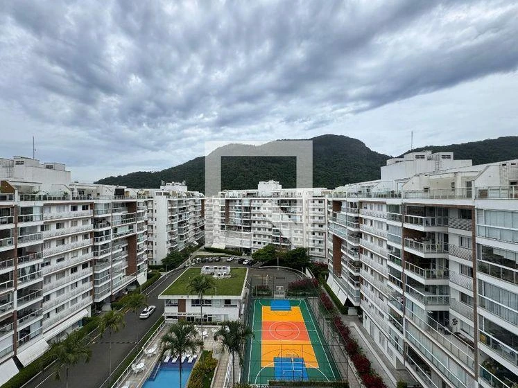 3-bedroom apartment with a mountain view in Rio de Janeiro — photo 11