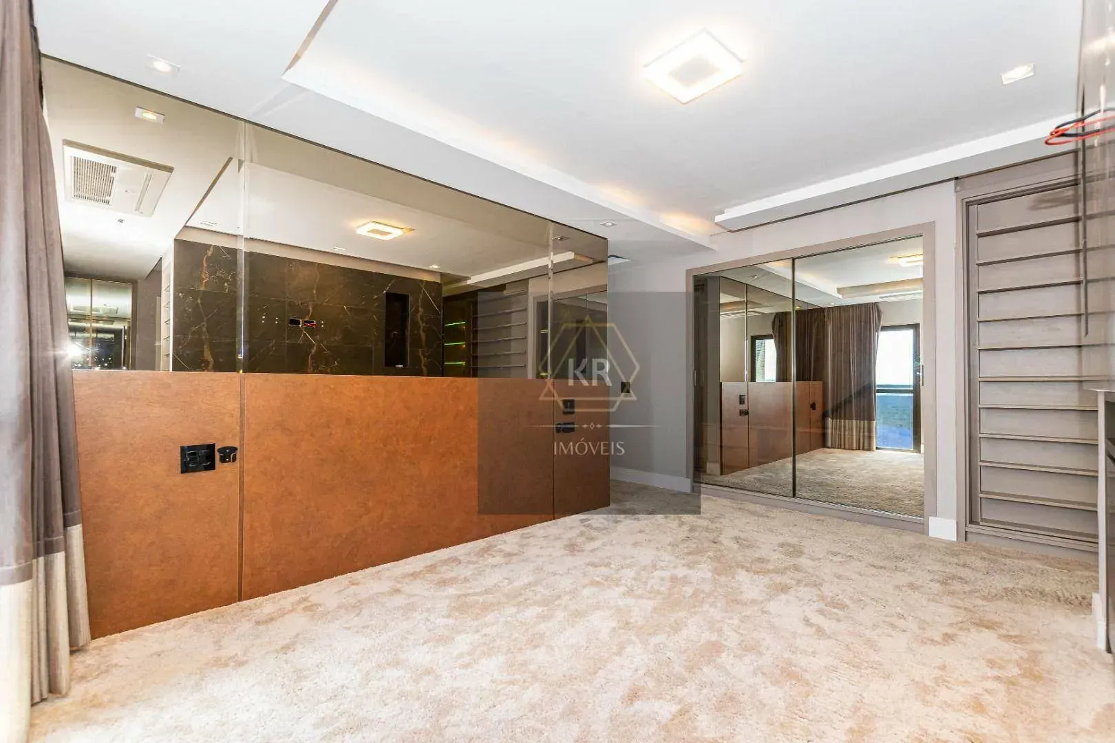 Furnished 272 m² apartment with 3 en-suites and 4 parking — photo 50