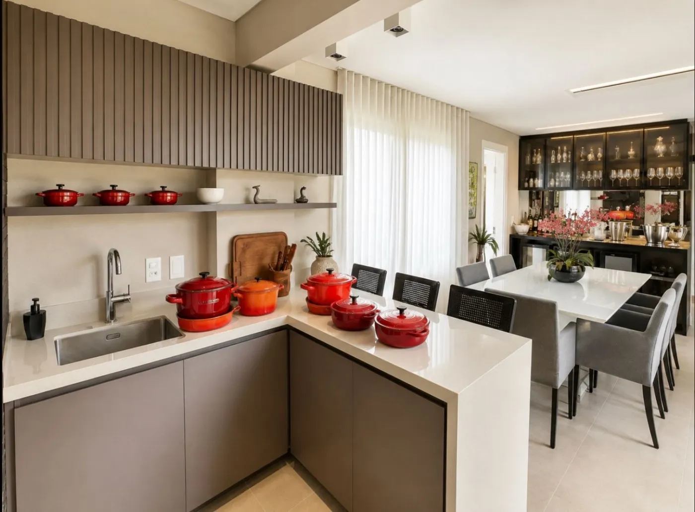 Дом 450 м² с 4 спальнями с ванной и 3 парковками — photo 2