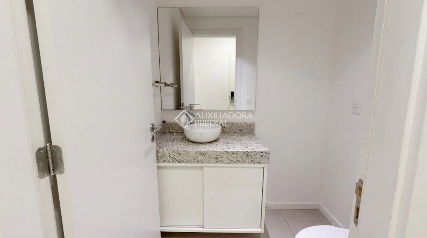 One-bedroom apartment with a mountain view in Florianópolis — photo 8