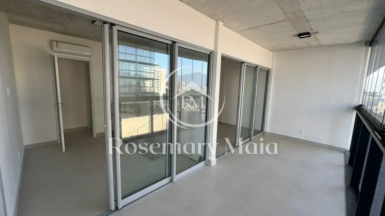 2-bedroom apartment with open-plan kitchen and balcony — photo 9